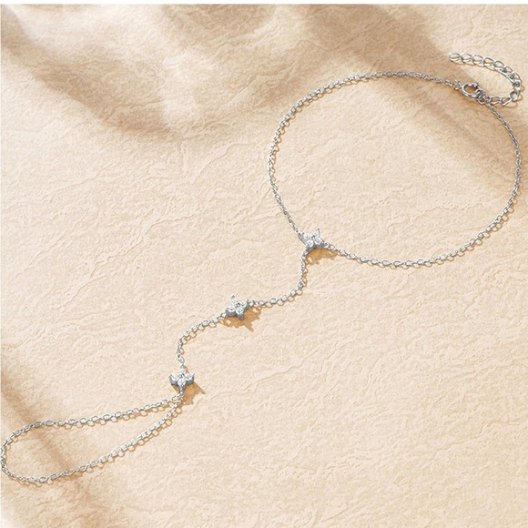 925 Sterling Silver Elegant Hand Chain Bracelet - Picture 4 of 5